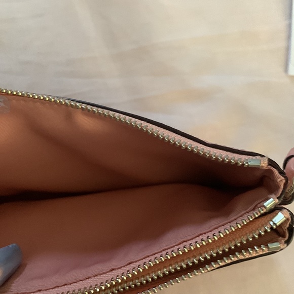 Coach - Picture 8 of 9